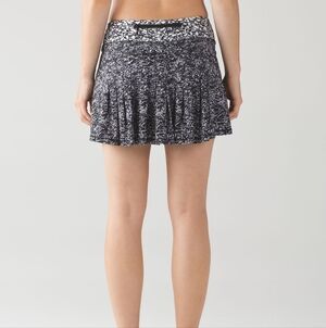 Lululemon Circuit Breaker Skirt Iced Wave White Black Ice Breaker Black Size 12